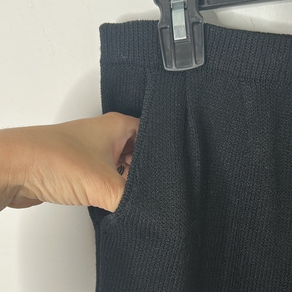 St.John by Marie Gray Black Knit Pants - Picture 4 of 5
